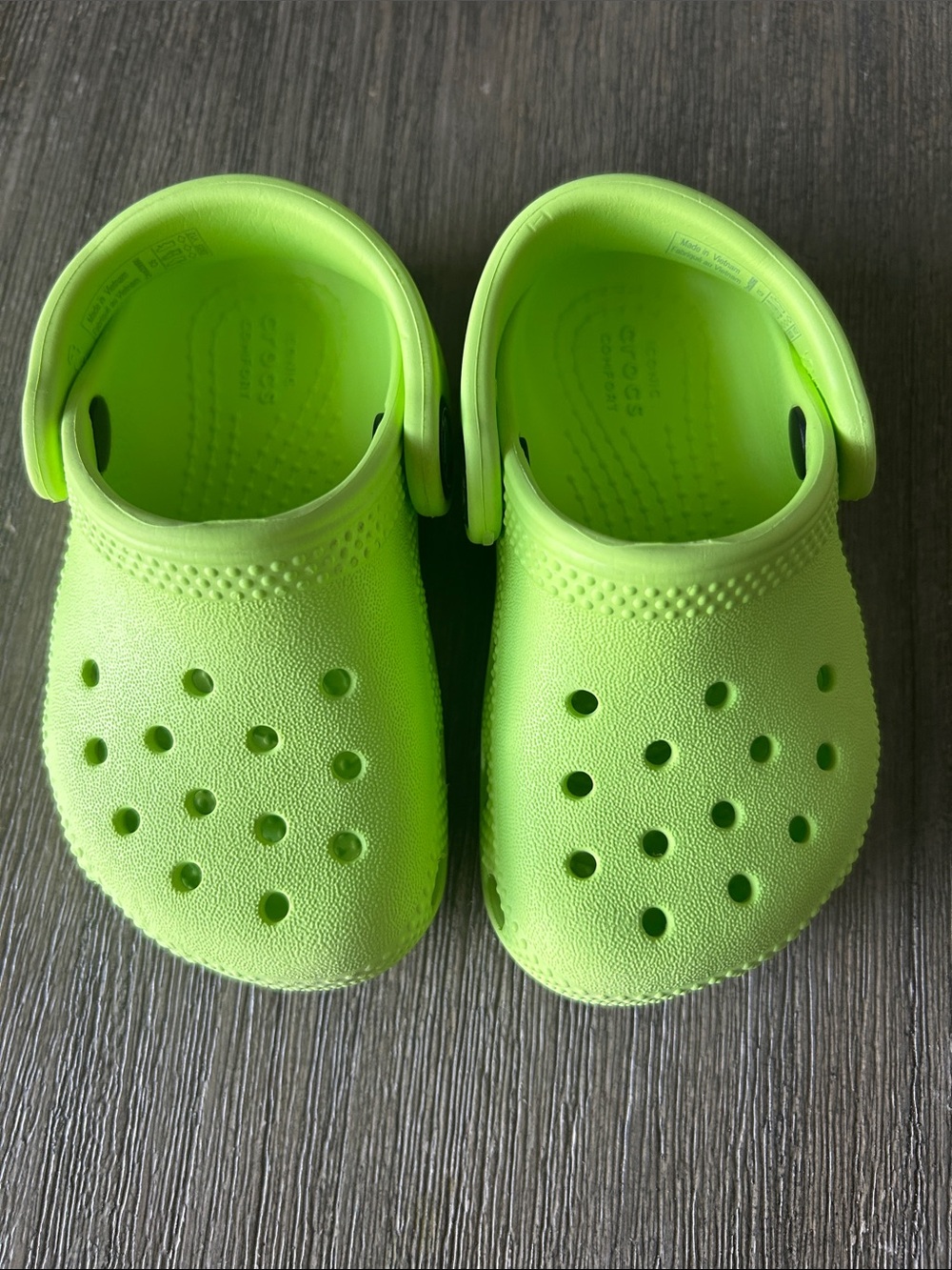 CROCS Kids Classic Clog in Neon Lime Green, Sz. C5, EU 2/21, Like New.
